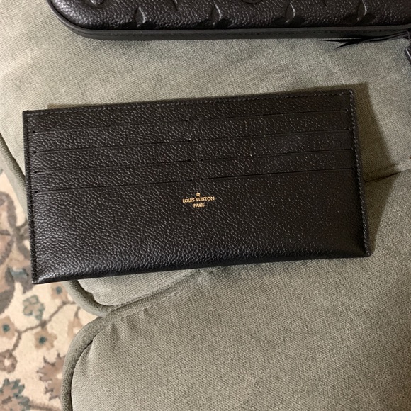 Louis Vuitton - Picture 6 of 6